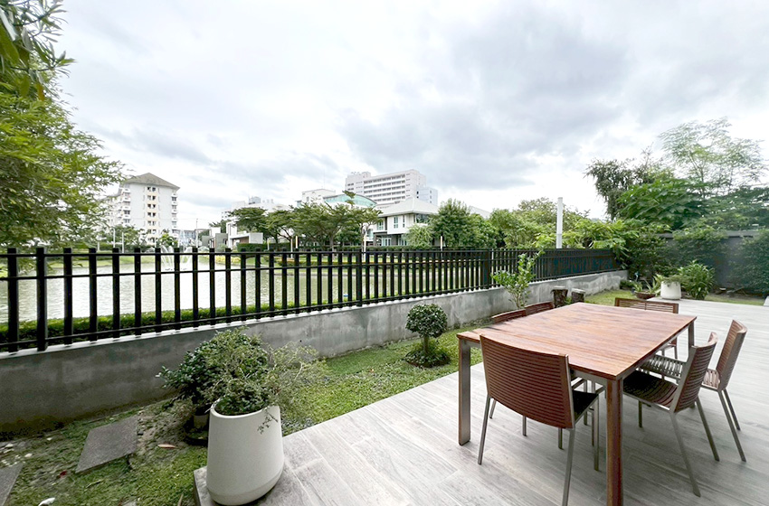 House with Shared Pool in Srinakarin 